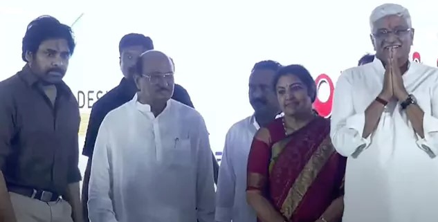 అఖండ గోదావరి ప్రాజెక్టుకు శంకుస్థాపన చేసిన గజేంద్రసింగ్ షెకావత్, పవన్ కల్యాణ్